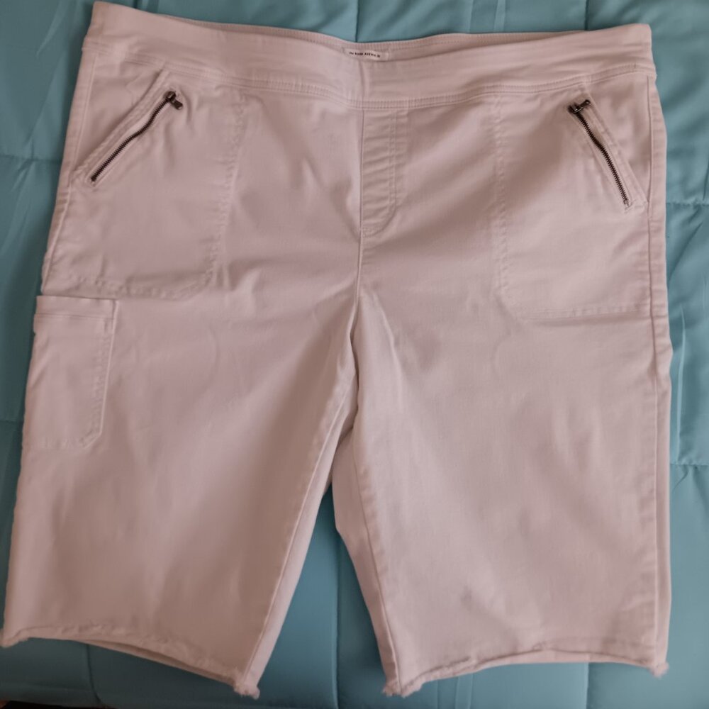 Westbound Woman (the PARK AVENUE Style) White Boy Shorts (to the knee). Size 22W
